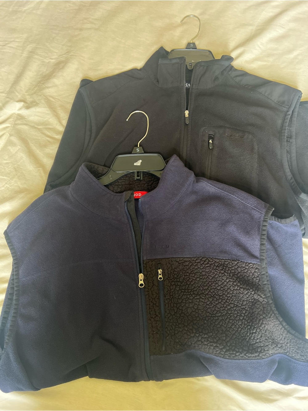 2 Total Black Men's Fleece Vest - Lightweight Zip Front